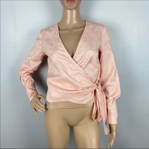 NEW SAMSØE SAMSØE PINK FLORAL JACQUARD WRAP TOP - Picture 2 of 8